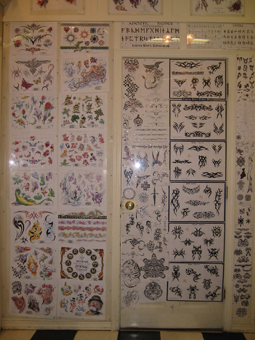 WALL11.jpg (131910 bytes)