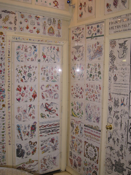 WALL13.jpg (107070 bytes)