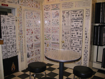 WALL8.jpg (52975 bytes)