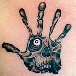 hand skull.jpg (18148 bytes)